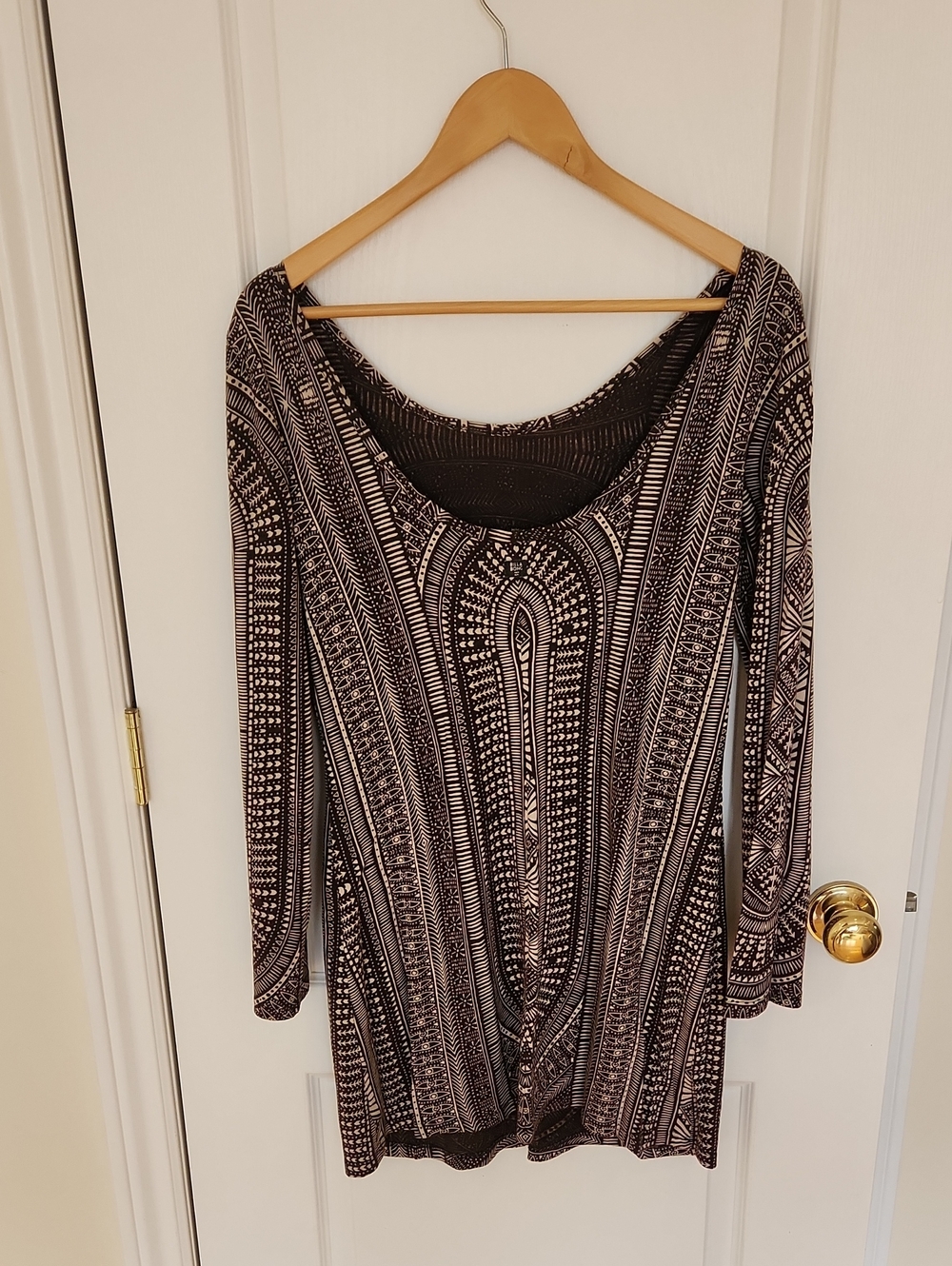 Low Cut Back Patterned Dress - Picture 2 of 6